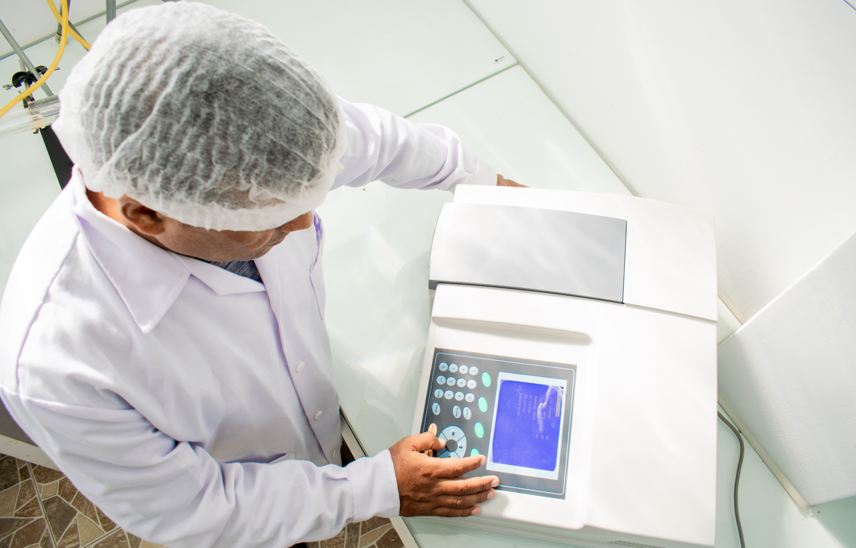 Equipo realizando ensayos en laboratorio